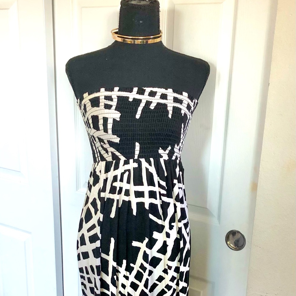 White and black strapless dress